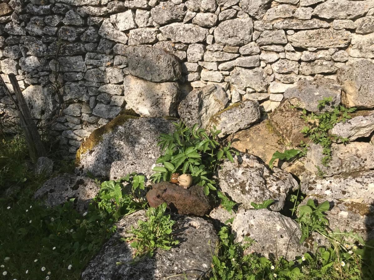 Gite Roche Blanche Lolme Exterior photo